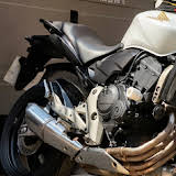 White Honda Hornet 600 — side profile
