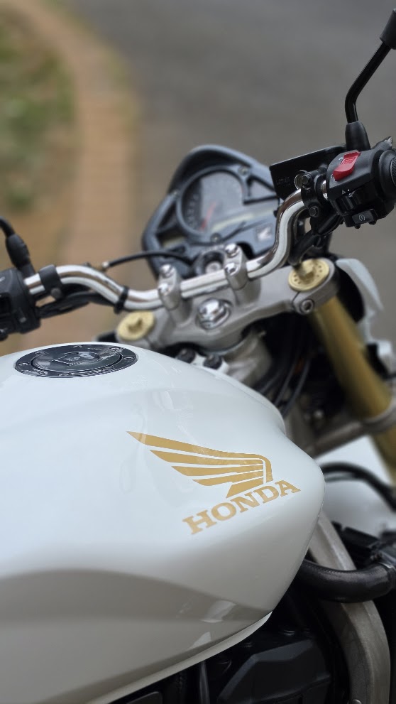 White Honda Hornet 600 — tank and handlebar detail